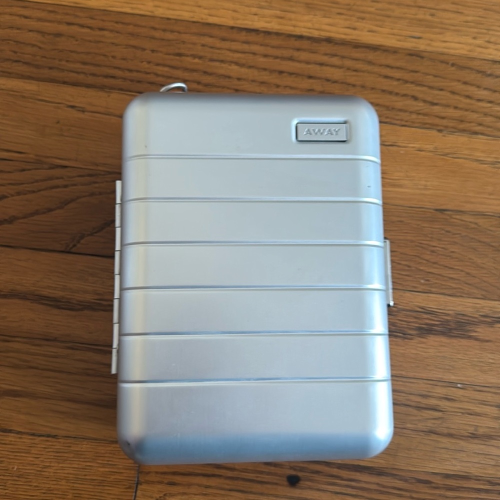 AWAY ACCESSORY CASE